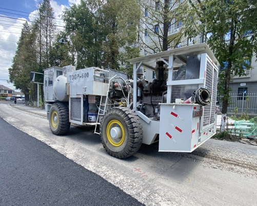 水泥路面共振破碎機(jī)